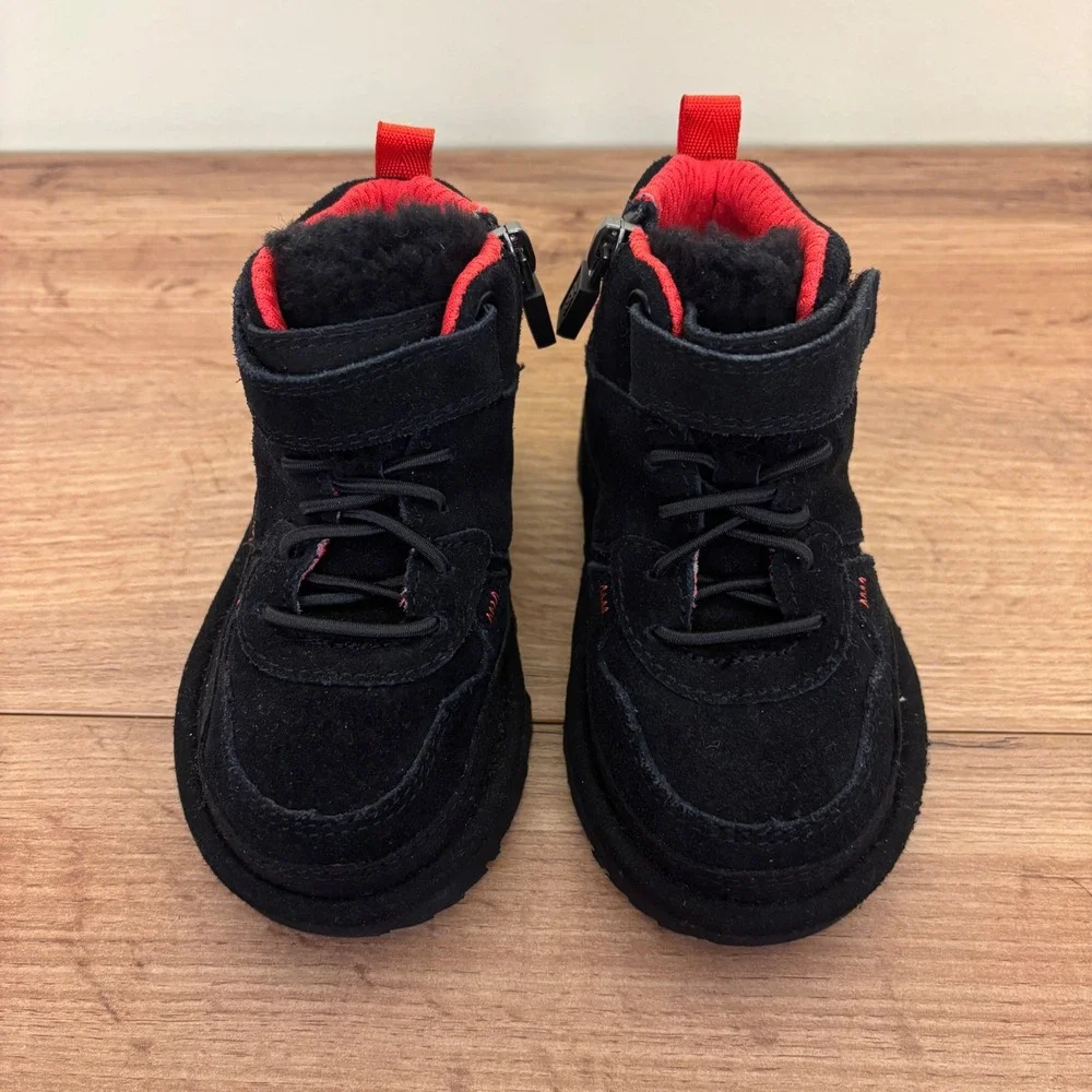 UGG Highland Hi Heritage Sneakers Black/Red Kids Size 6 Suede Elastic‎ Laces